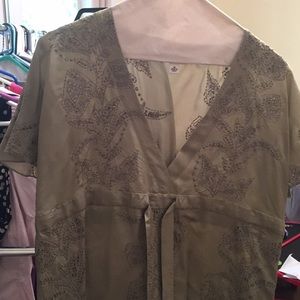 Banana republic embroidered shirt sleeve blouse